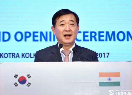 [KOTRA(사장 김재홍)는 현지시간 11일 인도 동부 최대도시 콜카타에서 127번째 해외무역관인 콜카타무역관의 개관식을 가졌다. 이태식 KOTRA 부사장이 개회사를 하고 있다. 사진제공:KOTRA]